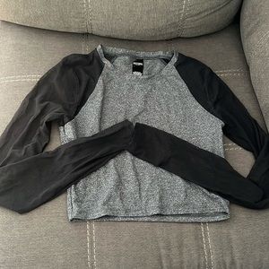 Victoria sport crop top with mesh sleeves